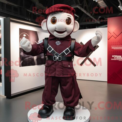 Costume De Mascotte Redbrokoly De Croix Celtique Marron Habillé D Un Blouson Aviateur Et De Bretelles