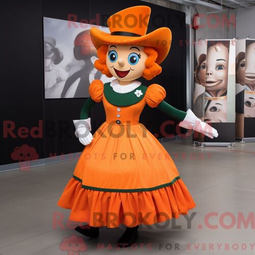 Mascotte Redbrokoly De Personnage De Python Beige Habillé Avec Une Jupe-Culotte Et Des Gants