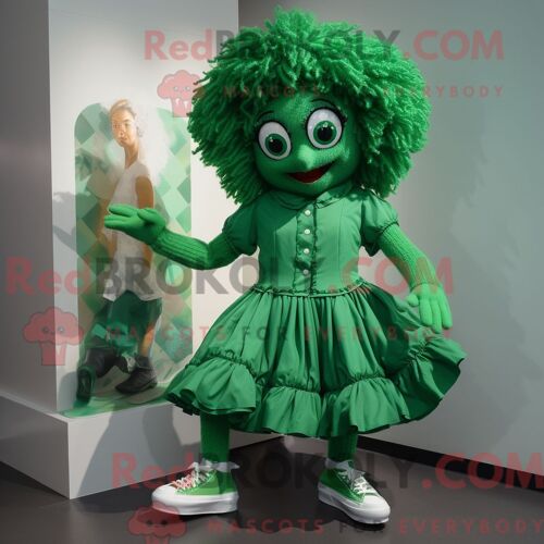 Personnage De Costume De Mascotte Redbrokoly De Chaussures De Danse Irlandaises Vertes Habillé Avec Une Robe Trapèze Et Des Épingles À Chev
