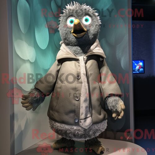 Costume Mascotte Redbrokoly De Paon Gris Personnage Habillé D Une Parka Et De Broches