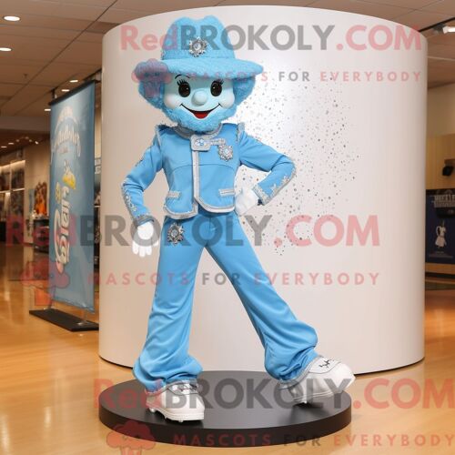 Costume De Mascotte Redbrokoly De Chaussures De Danse Irlandaises Bleu Ciel Habillé Avec Un Jean Évasé Et Des Épingles À Chapeau