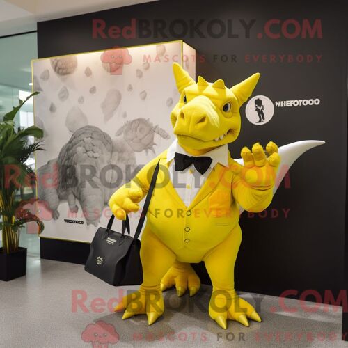 Personnage De Costume De Mascotte Redbrokoly D Ordinateur Beige Habillé Avec Une Combinaison Et Des Ceintures