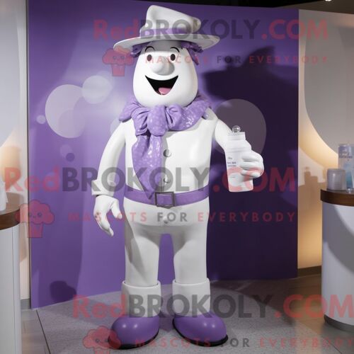 Personnage Mascotte Redbrokoly De Bouteille De Lait De Lavande Habillé Avec Un Bermuda Et Des Ceintures