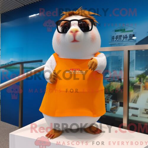 Costume Mascotte Redbrokoly De Cochon D Inde Habillé D Un Maillot De Bain Une Pièce Et De Lunettes