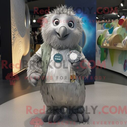 Costume De Mascotte Redbrokoly De Kiwi Argenté Habillé D Un T-Shirt À Col En V Et D Un Porte-Monnaie