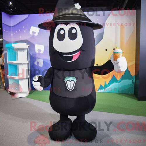 Personnage Mascotte Redbrokoly De Bouteille De Lait Noire Habillé D Un Short Cargo Et De Bandeaux