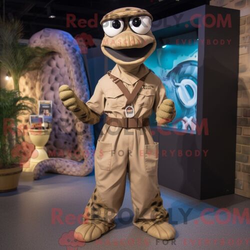 Costume De Mascotte Redbrokoly De Python Beige Habillé D Une Combishort Et De Ceintures