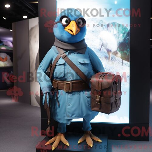 Costume De Mascotte Redbrokoly De Merle Bleu Ciel Personnage Habillé Avec Une Parka Et Des Sacs À Main