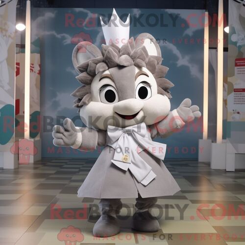 Costume Mascotte Redbrokoly De Reine Grise Personnage Habillé D Une Parka Et De Noeuds Papillons
