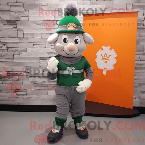 Costume Mascotte Redbrokoly Du Drapeau Irlandais Gris Personnage Habillé Avec Un Pull Et Des Casquettes
