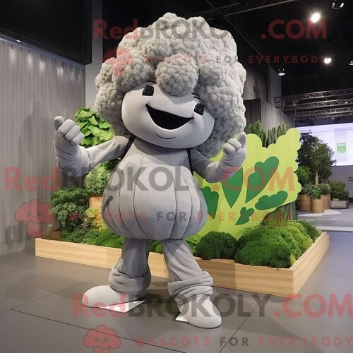 Personnage De Costume De Mascotte Redbrokoly De Chou-Fleur Gris Habillé Avec Un Pantalon Et Des Bracelets De Cheville
