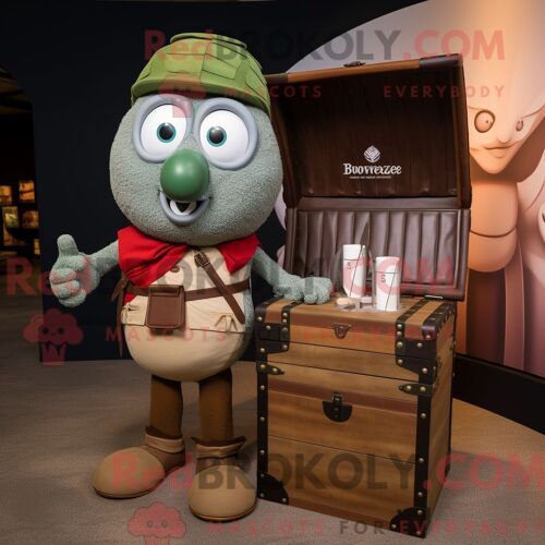 Costume De Mascotte Redbrokoly De Coffre Au Trésor D Olive Habillé D Un T-Shirt Henley Et De Montres Intelligentes