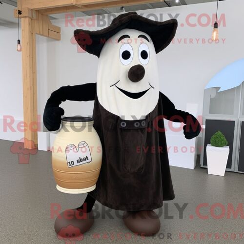 Personnage De Costume De Mascotte Redbrokoly De Bouteille De Lait Noire Habillé D Un Pantalon En Velours Côtelé Et De Sacs Fourre-Tout
