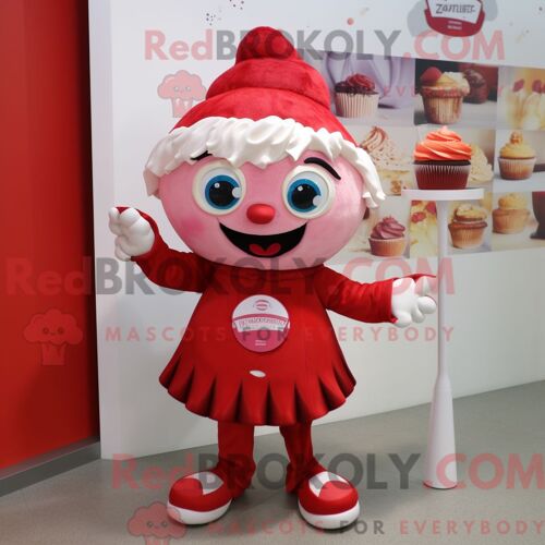 Costume Mascotte Redbrokoly De Cupcake Rouge Habillé D Une Parka Et De Pinces À Chaussures