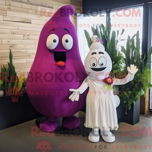 Costume Mascotte Redbrokoly D Aubergine Magenta Personnage Habillé Avec Une Robe De Mariée Et Des Mitaines