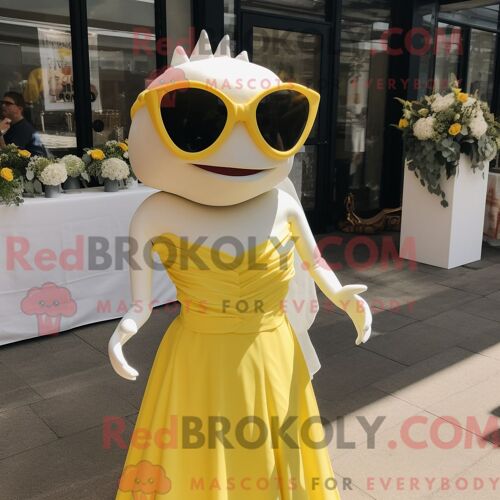 Costume De Mascotte Redbrokoly De Barracuda Jaune Citron Personnage Habillé Avec Une Robe De Mariée Et Des Lunettes De Soleil