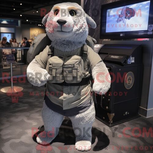 Costume De Mascotte Redbrokoly Silver Navy Seal Habillé Avec Une Mini-Robe Et Des Sacs Messager