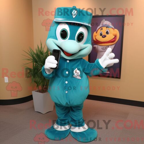 Personnage De Costume De Mascotte Redbrokoly De Téléphone Bleu Sarcelle Habillé Avec Un T-Shirt De Baseball Et Des Clips Pour Écharpe