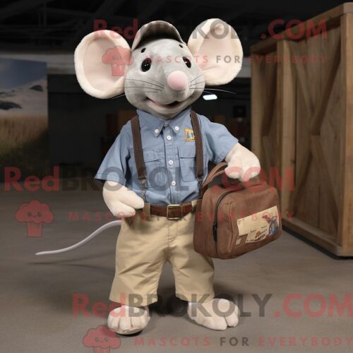 Costume Mascotte Redbrokoly De Souris Beige Habillé D Une Chemise En Chambray Et De Besaces
