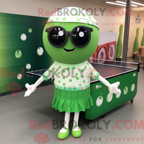 Mascotte Redbrokoly De Casque De Football Américain Rose Personnage Costumé Habillé D Une Parka Et De Sacs À Dos