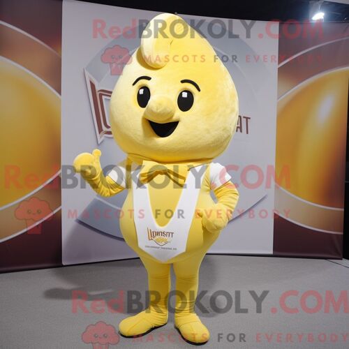 Personnage De Costume De Mascotte Redbrokoly De Croissant Jaune Citron Habillé Avec Un T-Shirt À Col En V Et Des Boutons De Manchette
