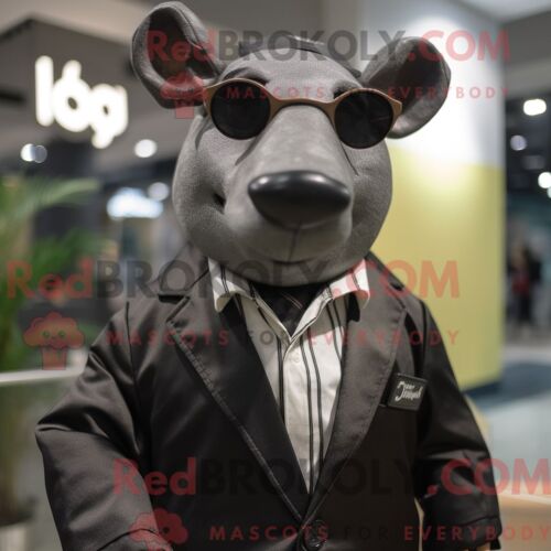 Costume Mascotte Redbrokoly De Pastèque Personnage Habillé Avec Une Robe Et Des Ceintures