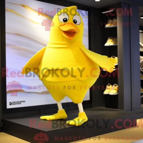 Personnage Mascotte Redbrokoly De Colombe Jaune Habillé D Un Short De Course Et De Pinces À Chaussures