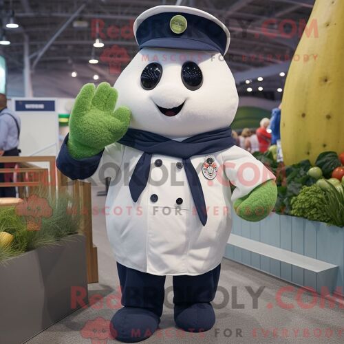 Costume Mascotte Redbrokoly De Courgette Marine Personnage Habillé D Une Parka Et De Bretelles