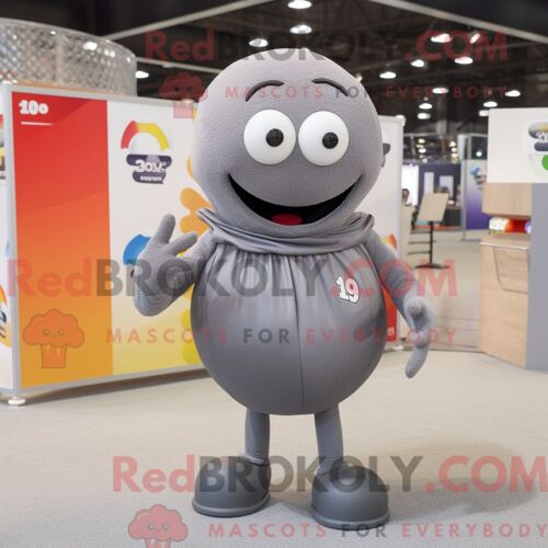 Costume Mascotte Redbrokoly De Boule De Pétanque Grise Personnage Habillé D Un Rash Guard Et D Épingles À Châle