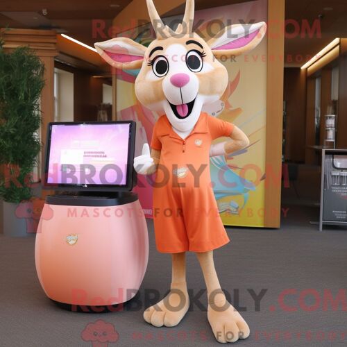 Costume Mascotte Redbrokoly De Peach Gazelle Habillé Avec Une Jupe Longue Et Des Portefeuilles