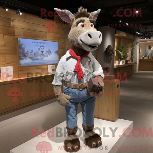 Costume Mascotte Redbrokoly D Âne Marron Habillé D Un Short En Jean Et De Pochettes De Costume