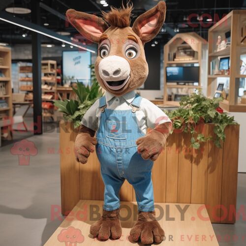 Costume Mascotte Redbrokoly D Âne Marron Habillé D Un Short En Jean Et De Pochettes De Costume