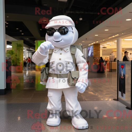 Personnage De Costume De Mascotte Redbrokoly Purple Beef Wellington Habillé D Un Costume Et De Montres Numériques