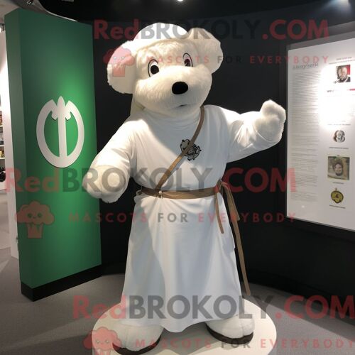 Costume De Mascotte Redbrokoly De Croix Celtique Blanche Personnage Habillé D Une Chemise En Popeline Et D Écharpes