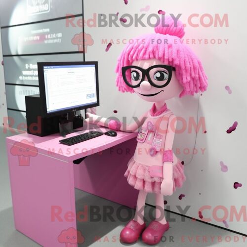 Personnage De Costume De Mascotte Redbrokoly D Ordinateur Rose Habillé Avec Une Robe Droite Et Des Lunettes