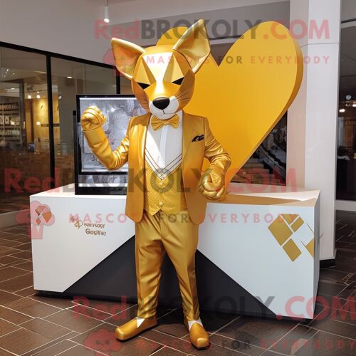 Personnage De Costume De Mascotte Redbrokoly Gold Arrow Of Love Habillé Avec Un T-Shirt Graphique Et Des Pochettes De Costume