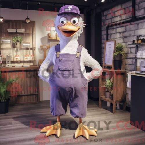 Costume Mascotte Redbrokoly D Albatros Violet Personnage Habillé D Une Salopette Et De Bretelles