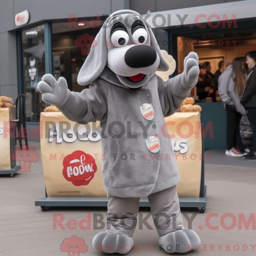 Costume Mascotte Redbrokoly De Hot Dogs Gris Personnage Habillé Avec Une Parka Et Des Broches
