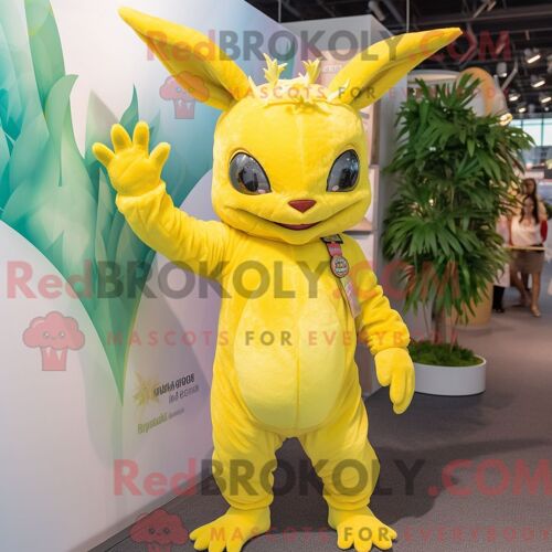 Costume De Mascotte Redbrokoly De Chupacabra Jaune Citron Personnage Habillé Avec Une Barboteuse Et Des Gants
