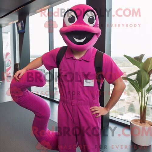Costume Mascotte Redbrokoly De Serpent Magenta Personnage Habillé Avec Une Combinaison Et Des Bretelles