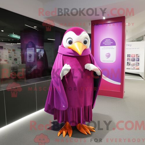 Personnage De Costume De Mascotte Redbrokoly De Pingouin Magenta Habillé Avec Une Robe Trapèze Et Des Foulards
