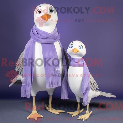 Costume De Mascotte Redbrokoly De Mouette Lavande Habillé Avec Un Jean De Maman Et Des Clips D Écharpe