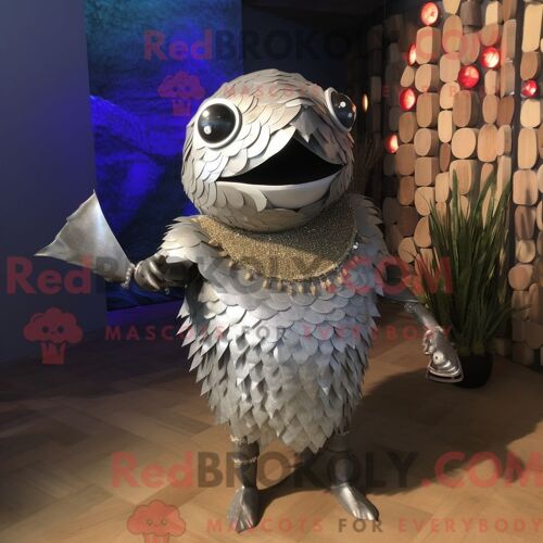 Costume Mascotte Redbrokoly De Piranha Argenté Personnage Habillé Avec Une Robe Fourreau Et Des Bracelets