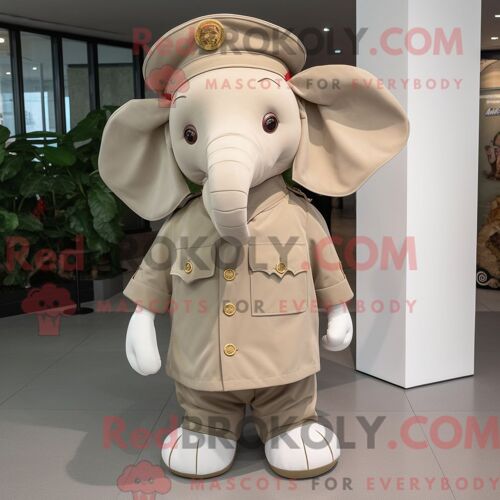 Costume Mascotte Redbrokoly D Éléphant Beige Habillé D Une Jupe-Culotte Et De Broches