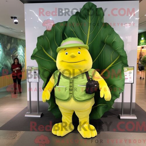 Personnage De Costume De Mascotte Redbrokoly De Feuille De Chou Jaune Habillé Avec Un Bermuda Et Des Portefeuilles