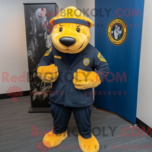 Costume De Mascotte Redbrokoly De Navy Seal Jaune Habillé Avec Une Robe Droite Et Des Bonnets