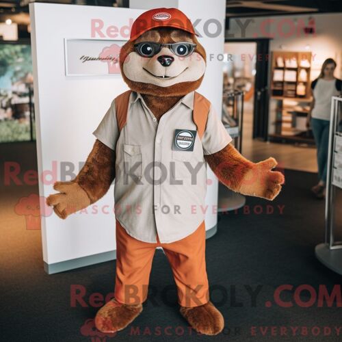 Costume De Mascotte Redbrokoly De Rust Sloth Habillé D Un T-Shirt Henley Et De Boutons De Manchette