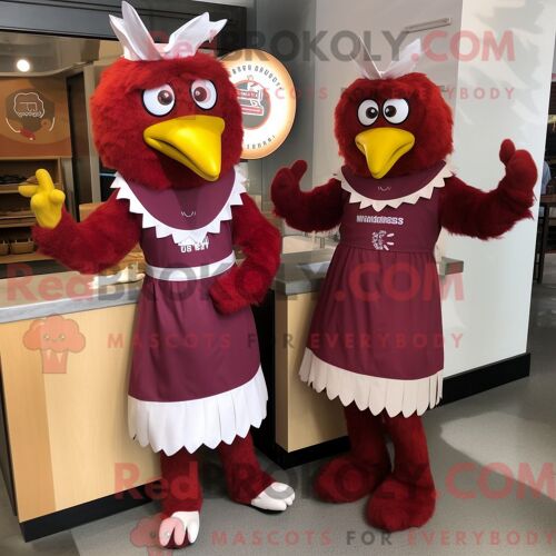 Personnage De Costume De Mascotte Redbrokoly De Poulet Parmesan Marron Habillé Avec Une Robe Taille Empire Et Des Ceintures De Smoking