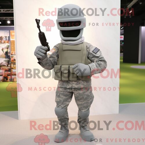 Personnage De Costume De Mascotte Redbrokoly De Soldat De L Armée Grise Habillé Avec Un Jean Skinny Et Des Gants