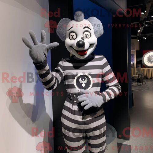 Mascotte Redbrokoly De Personnage De Bae Violette Habillée D Une Combinaison Et De Pinces À Cheveux